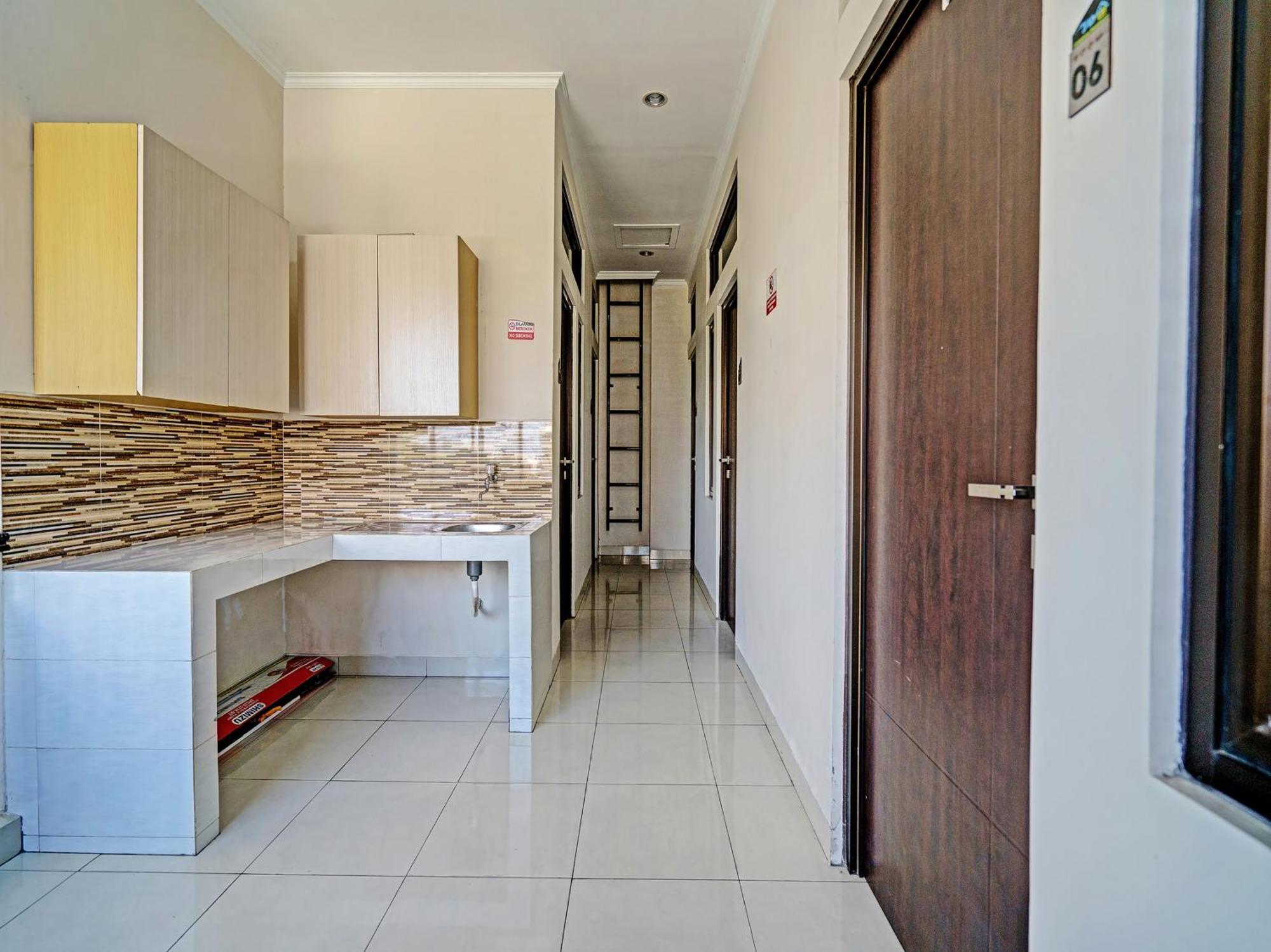 Oyo 92772 Losmen Diah Syariah Langsa Экстерьер фото